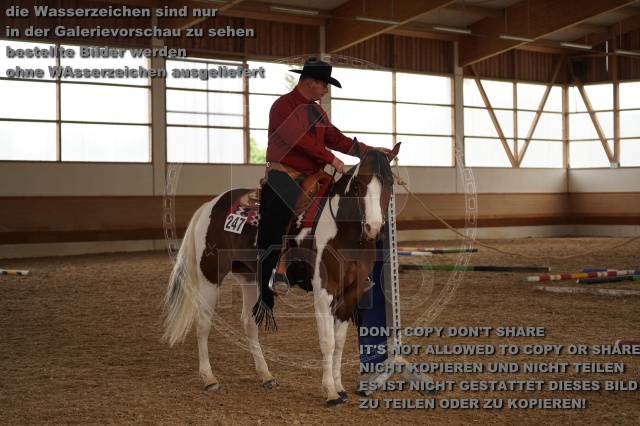 s_A_901897.JPG